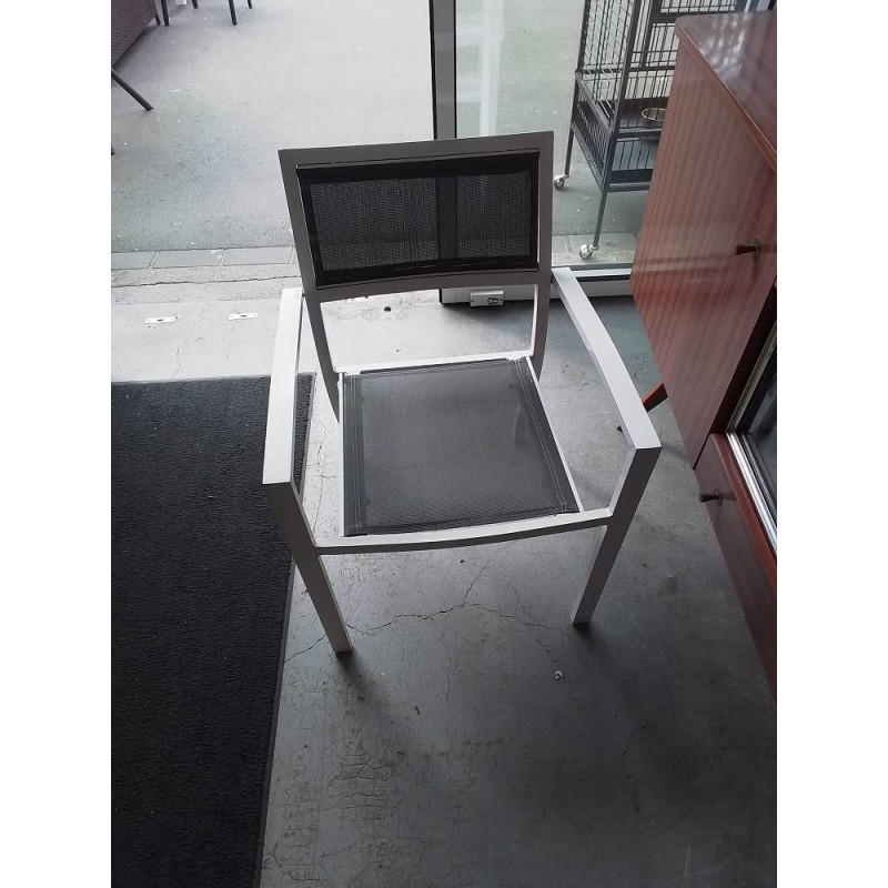 SALON DE JARDIN 1 TABLE ET 6 CHAISES 