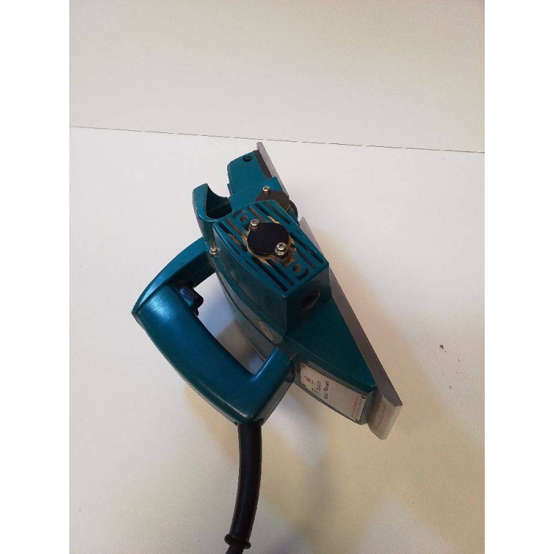 RABOT ÉLECTRIQUE MAKITA 