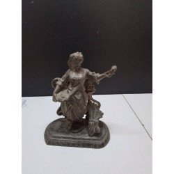STATUETTE EN REGULE DAME PM