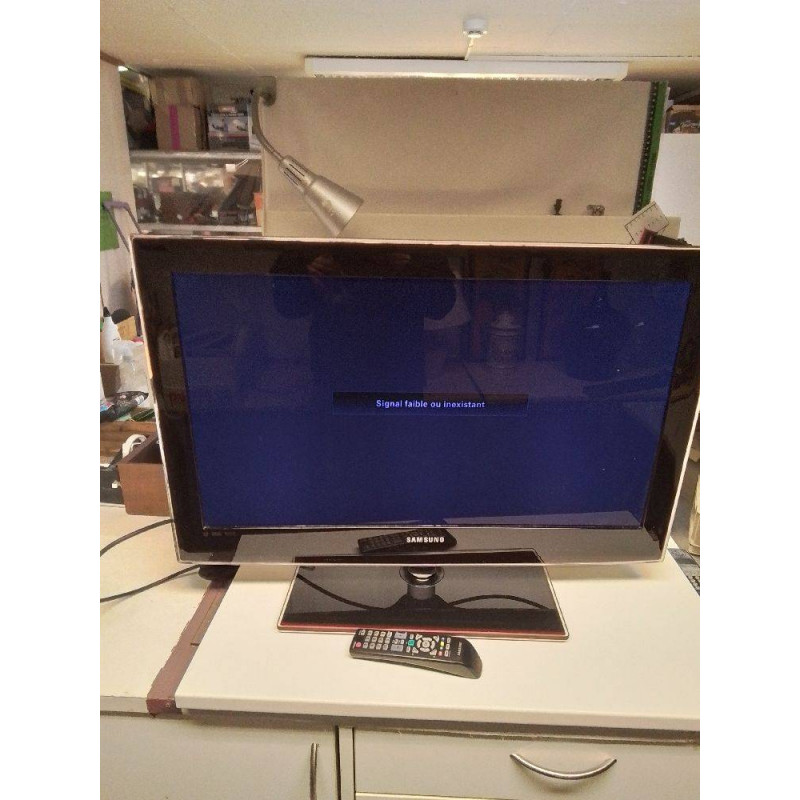 TV SAMSUNG AVEC TÉLÉCOMMANDE 