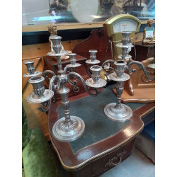 PAIRE DE CHANDELIERS ÉTAINS 