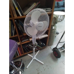 VENTILATEUR SUR PIED 