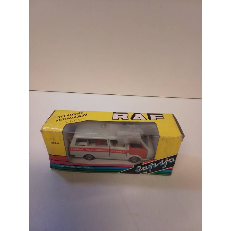 VOITURE COLLECTION RAF