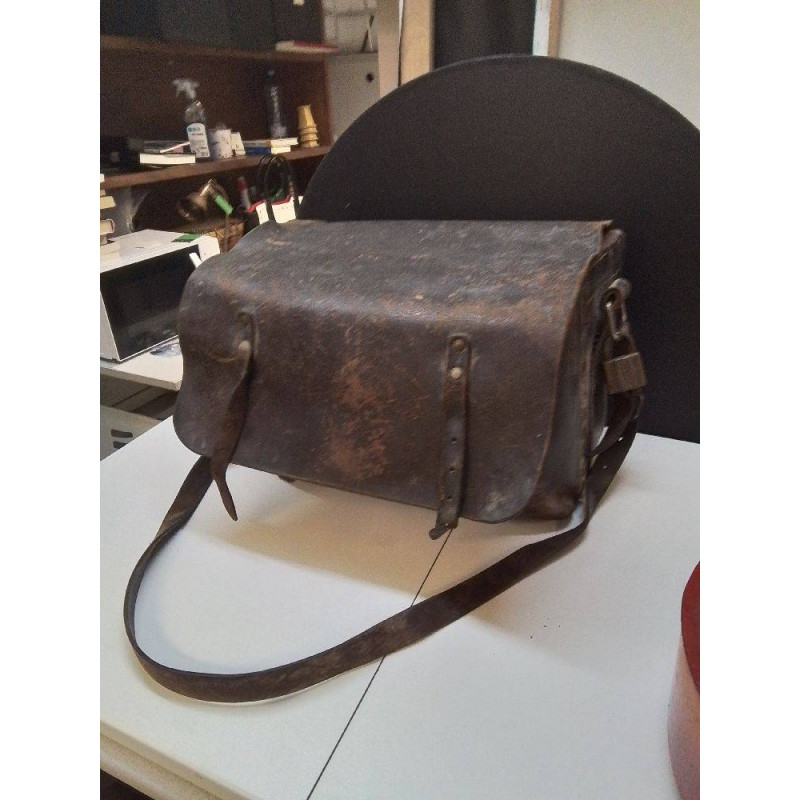 SACOCHE CUIR ANCIENNE 