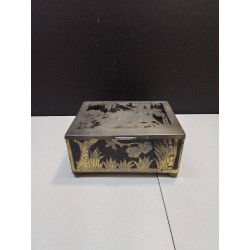 BOITE METAL ANCIENNE 