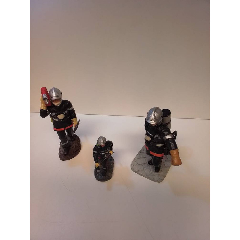 LOT FIGURINES POMPIER 