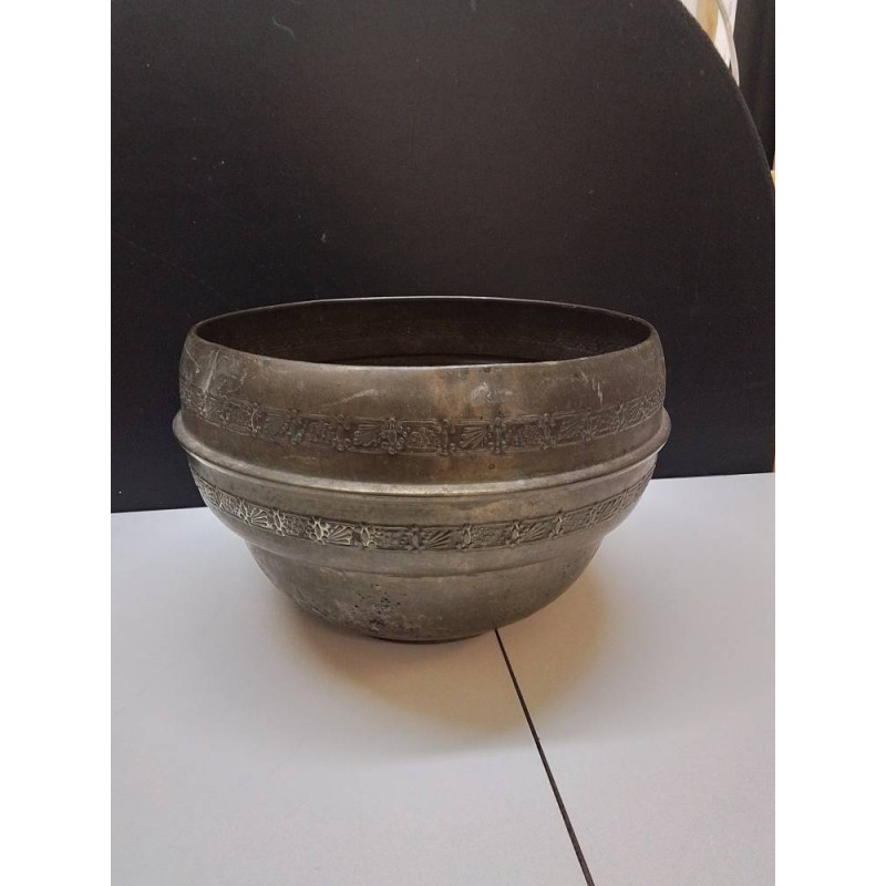 CACHE POT METAL