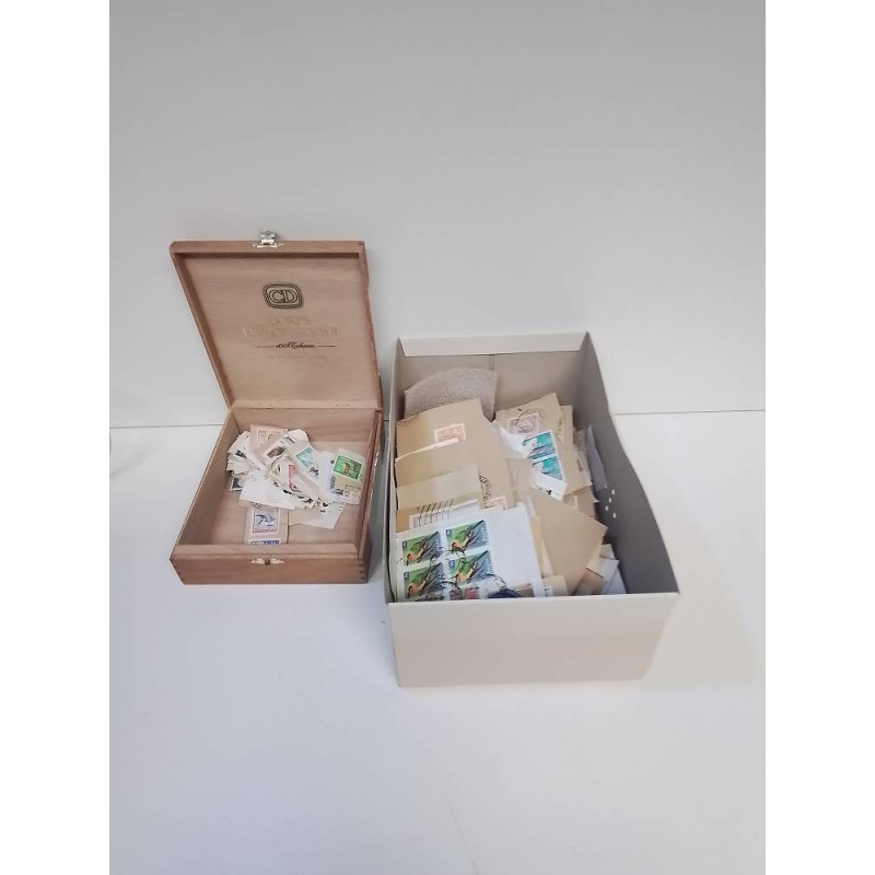 LOT TIMBRES LA PIECE