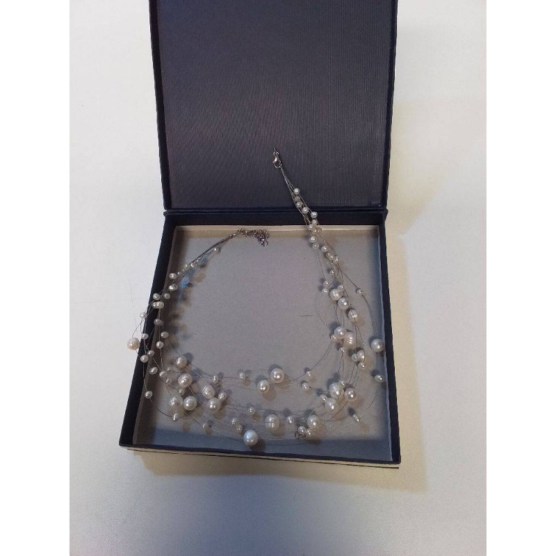COLLIER DE PERLES AVEC COFFRET 