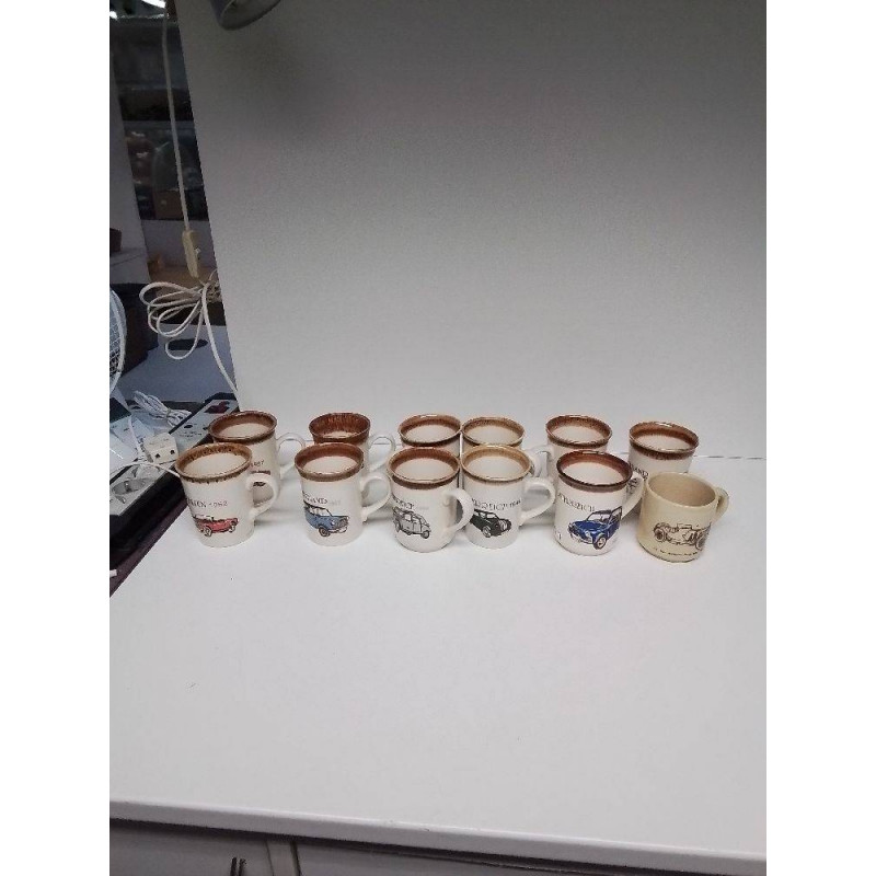 LOT DE TASSES COLLECTIONS VEHICULES