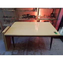 TABLE EN FORMICA ET 2...