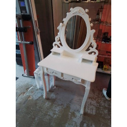 COIFFEUSE AVEC TABOURET