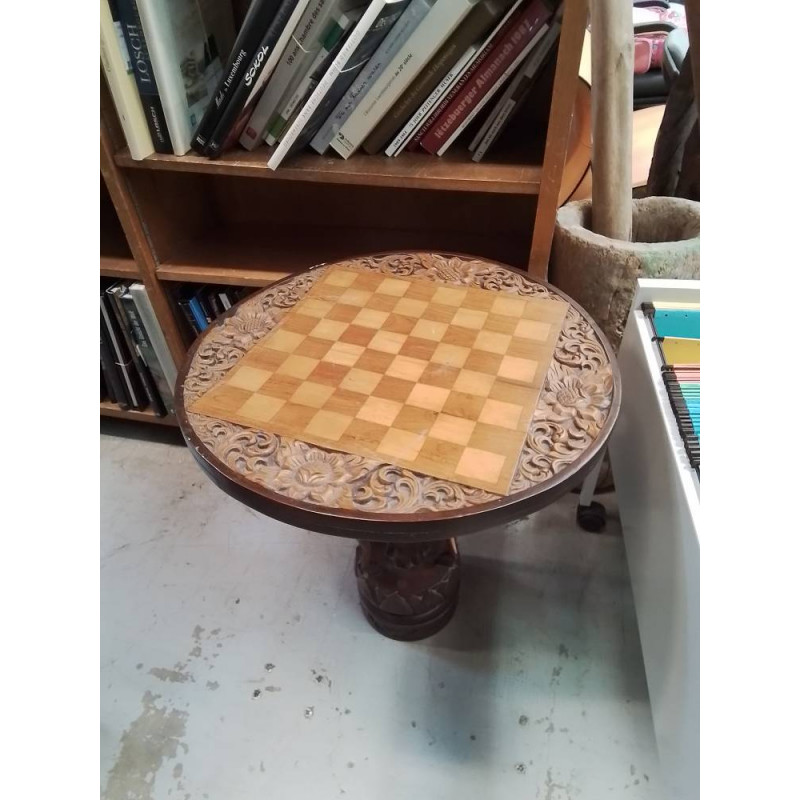 TABLE D ECHEC SCULPTÉ 