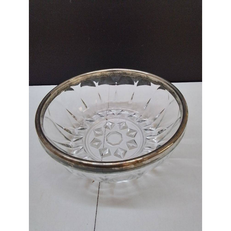 PLAT EN VERRE CISELE 