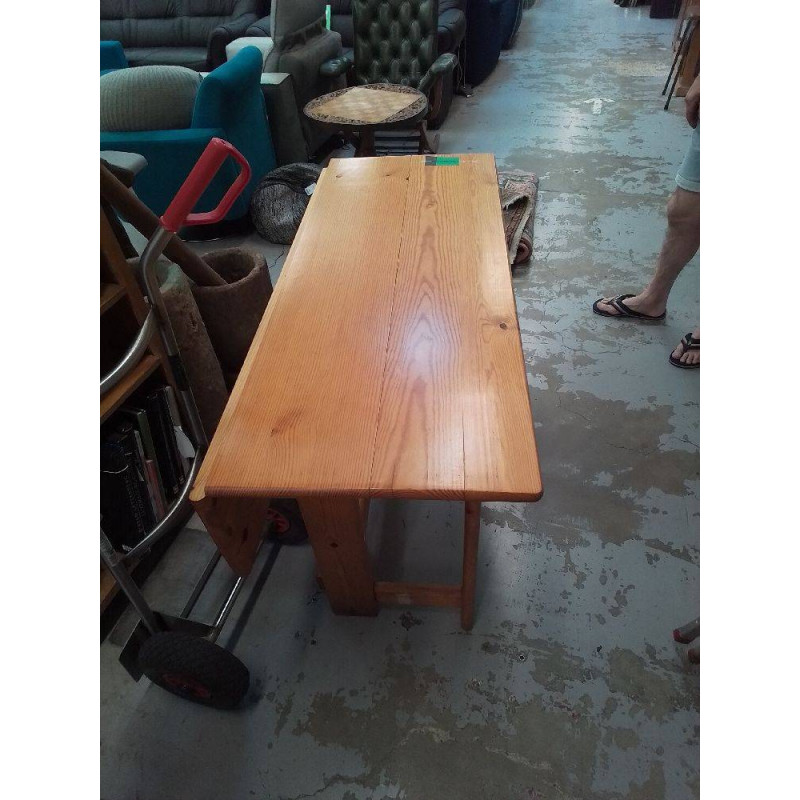 TABLE EN PIN