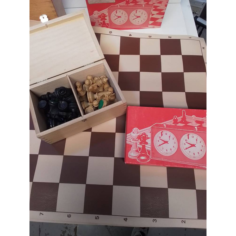 SET ÉCHIQUIER PLUS TAPIS 