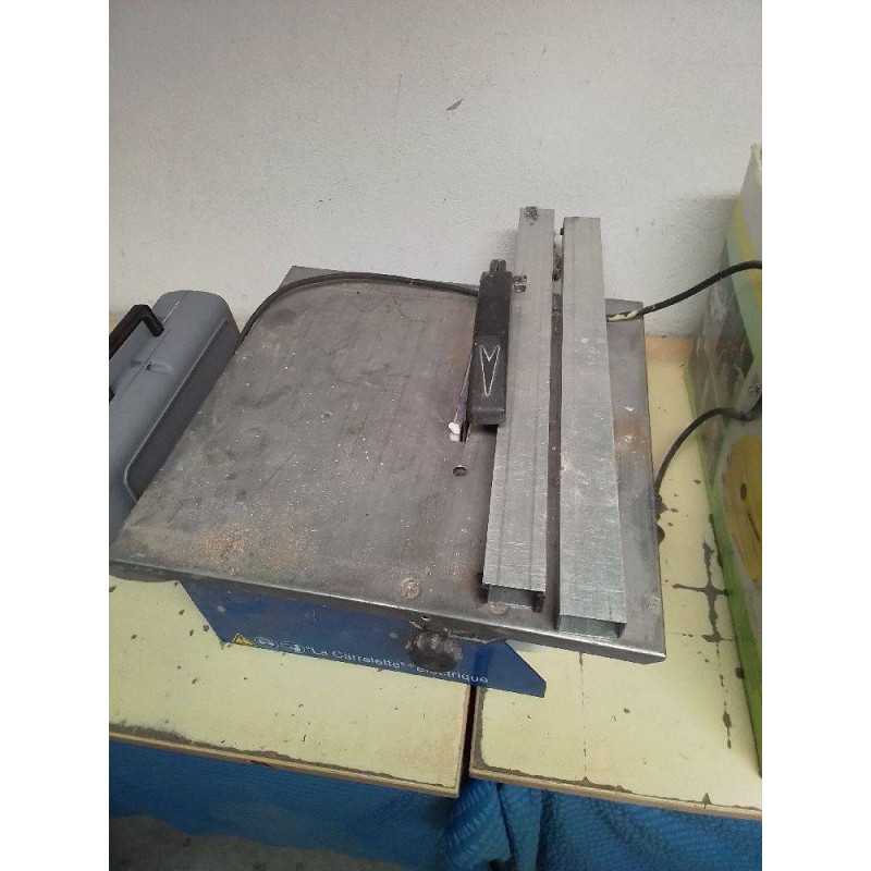 SCIE A TABLE 