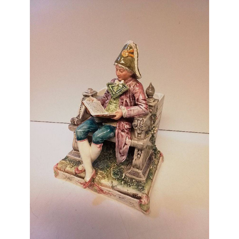 SUJET HOMME EN PORCELAINE 