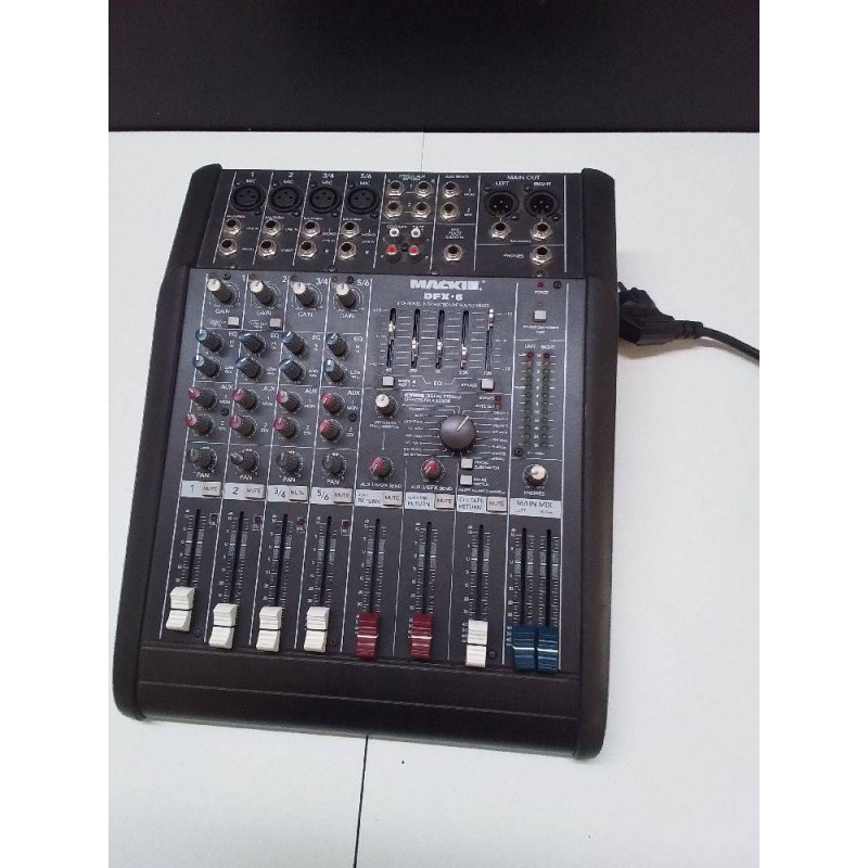 CONSOLE MACKIE 
