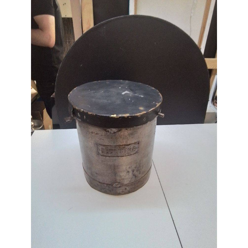 BIDON METAL ANCIEN