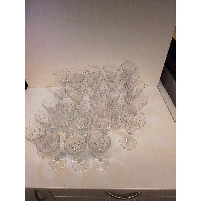 LOT DE VERRES CISELES 