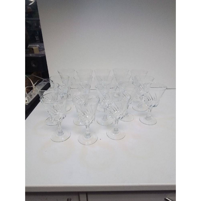 LOT DE VERRES A VIN 