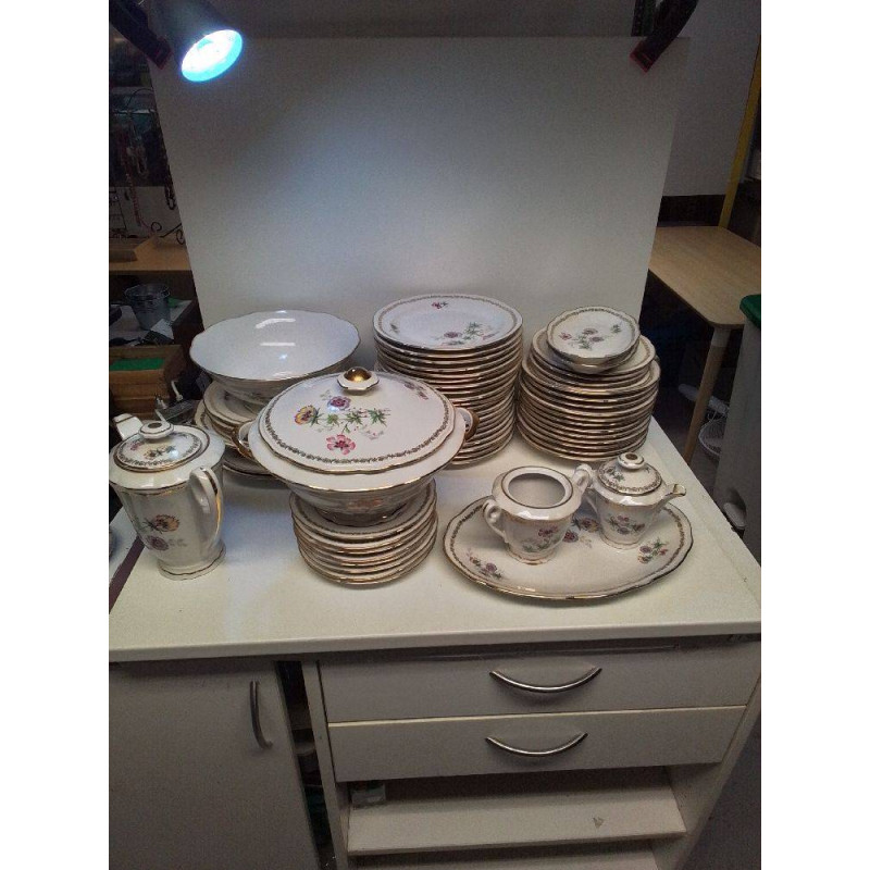 SERVICE PORCELAINE DE LIMOGES MOTIF FLEURS