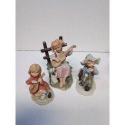 LOT STATUETTES ENFANT