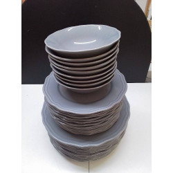 LOT D\'ASSIETTES GRISE 