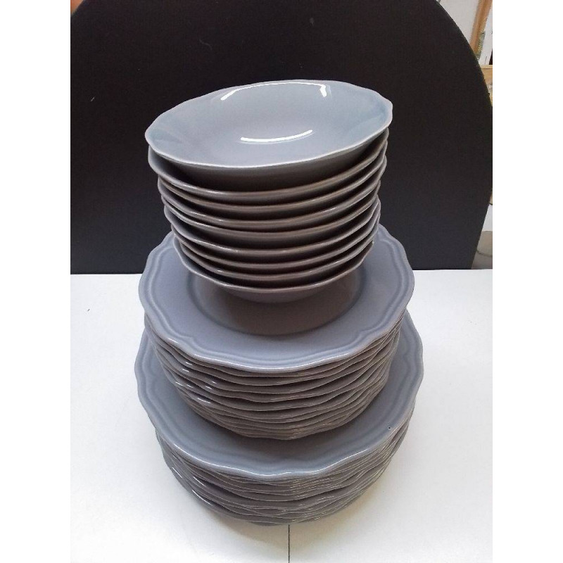LOT D\'ASSIETTES GRISE 