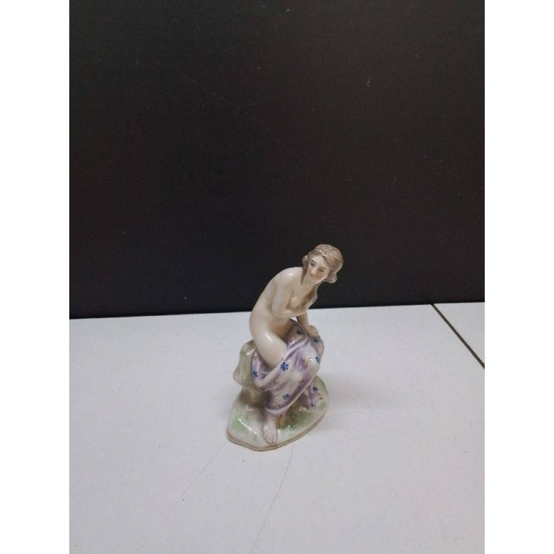 STATUETTE EN CERAMIQUE 
