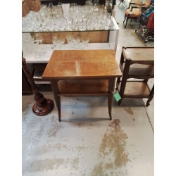 TABLE D’APPOINT PIEDS FUSELES