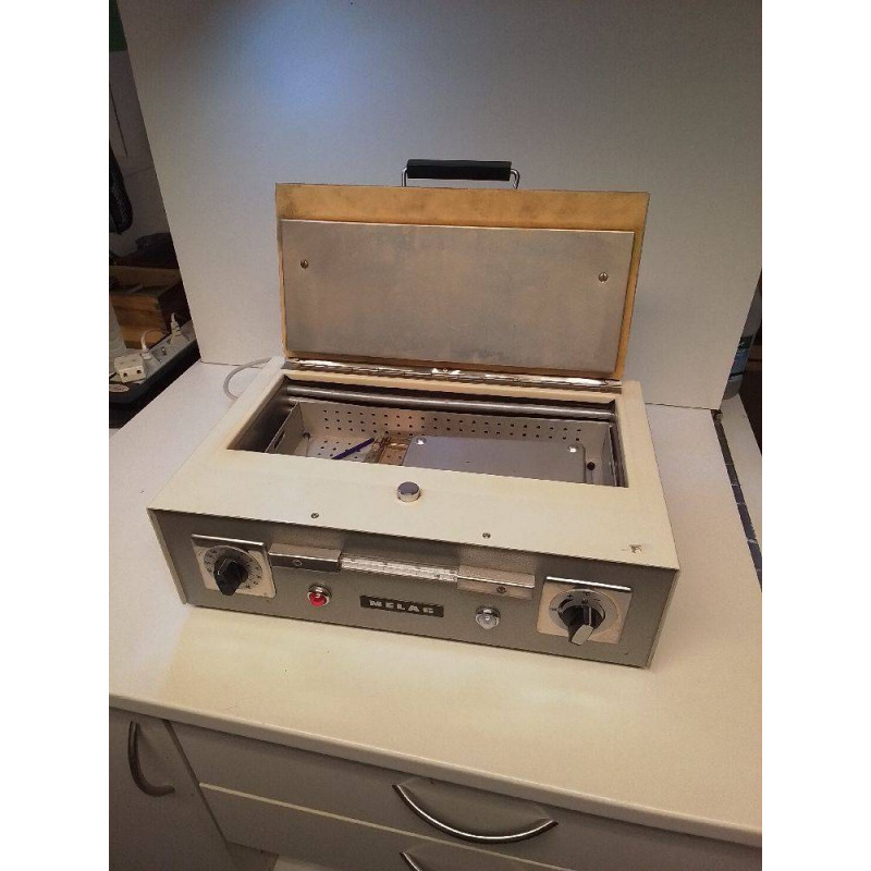 INCUBATEUR ANCIEN 