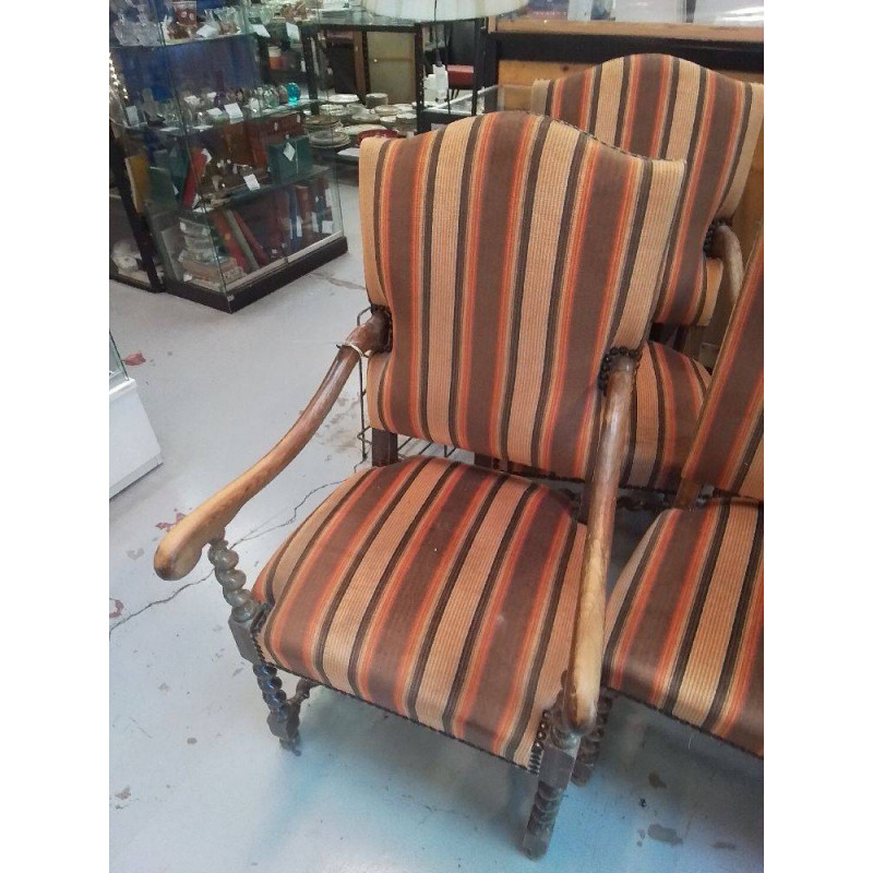 FAUTEUIL STYLE LOUIS XIII 