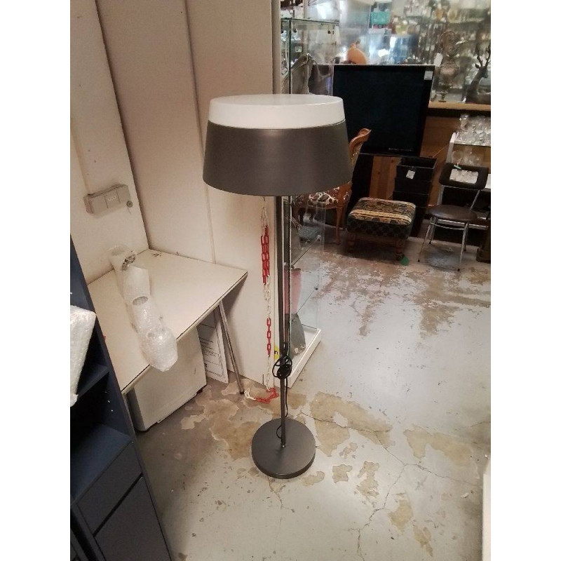 LAMPADAIRE MORERNE GRIS