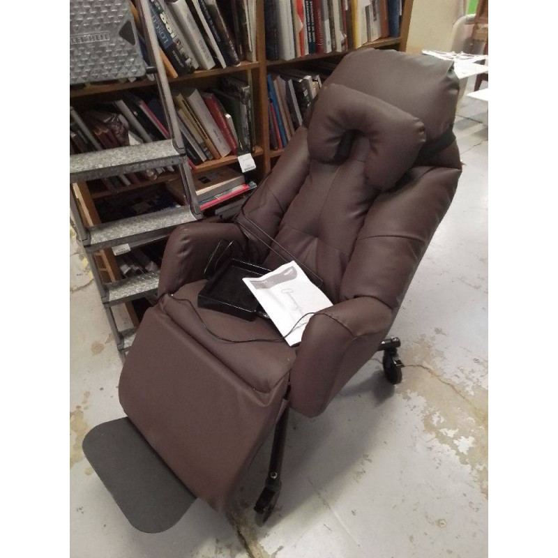 FAUTEUIL A ROULETTES 