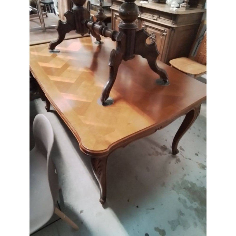 TABLE STYLE LOUIS XV EN MERISIER AVEC ALLONGES 