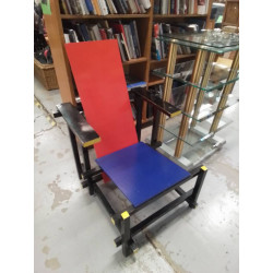 CHAISE ROUGE ET BLEUE...