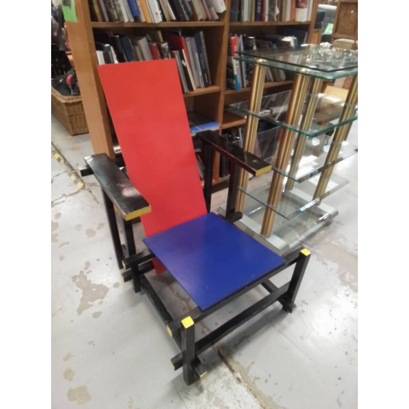 CHAISE ROUGE ET BLEUE GERRIT RIETVELD ?