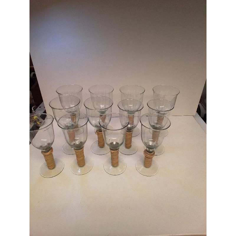 LOT DE VERRES AVEC PIEDS ENCORDES