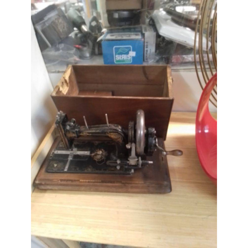 MACHINE A COUDRE VINTAGE