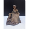 STATUETTE FEMME AU CHIEN 