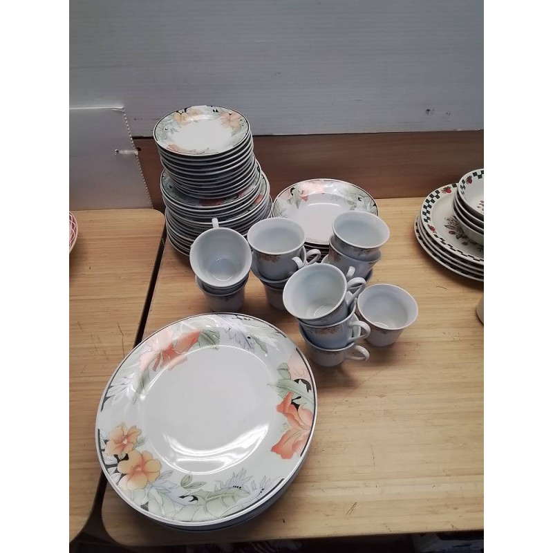 SERVICE PORCELAINE  DECO FLORALE 