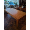 TABLE BRUTALISTE EN PIN 