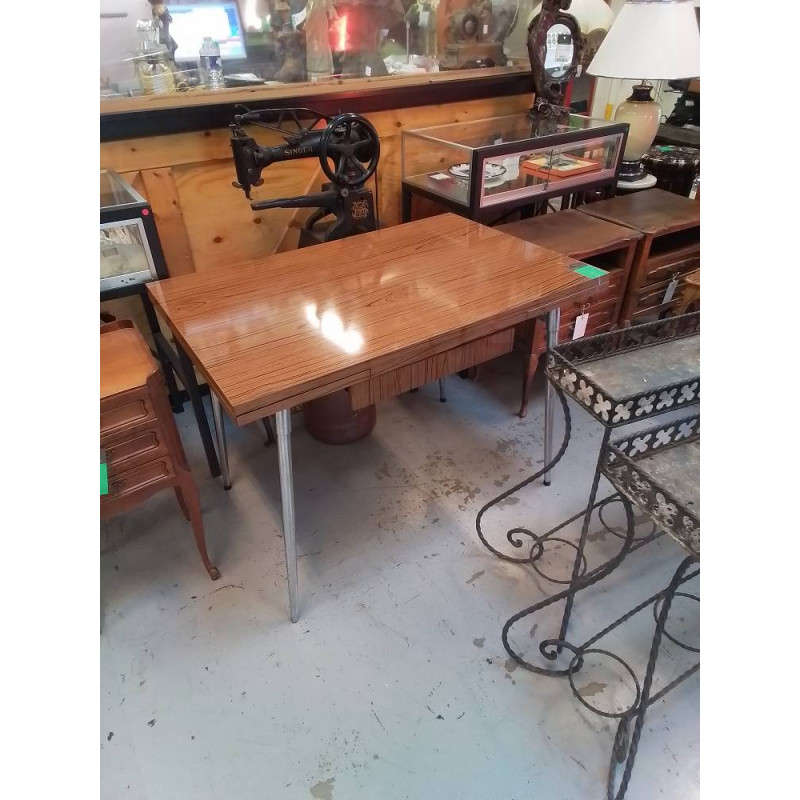 TABLE EN FORMICA AVEC ALLONGES