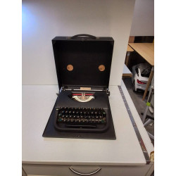 MACHINE A ECRIRE ANCIENNE...