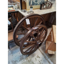 ROUE DE CHARIOT ANCIENNE 
