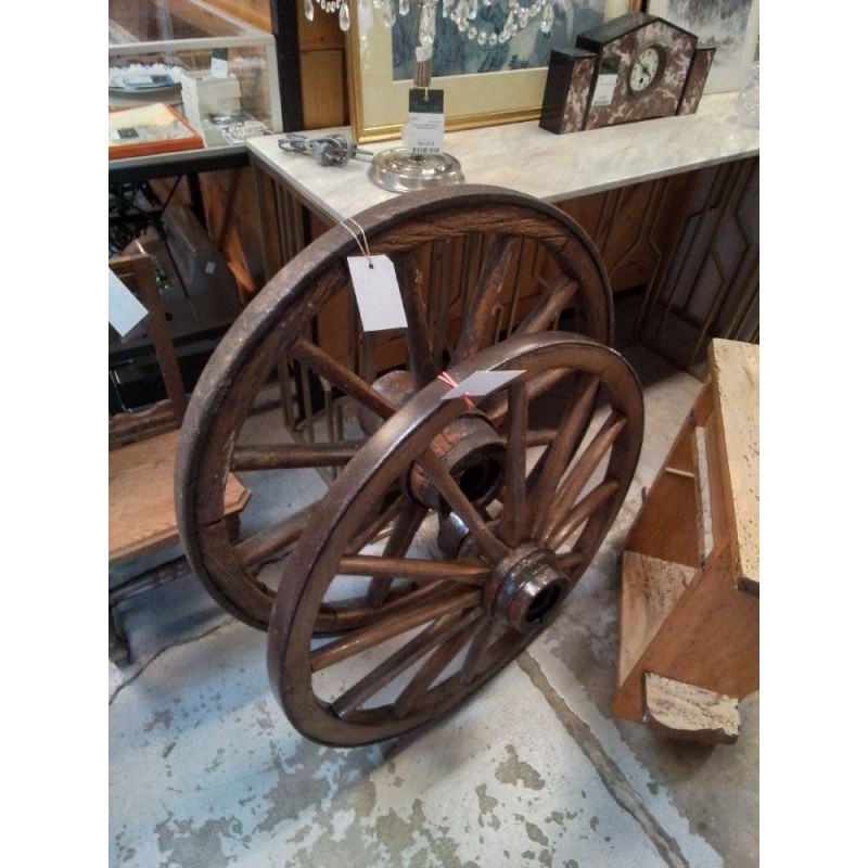 ROUE DE CHARIOT ANCIENNE 
