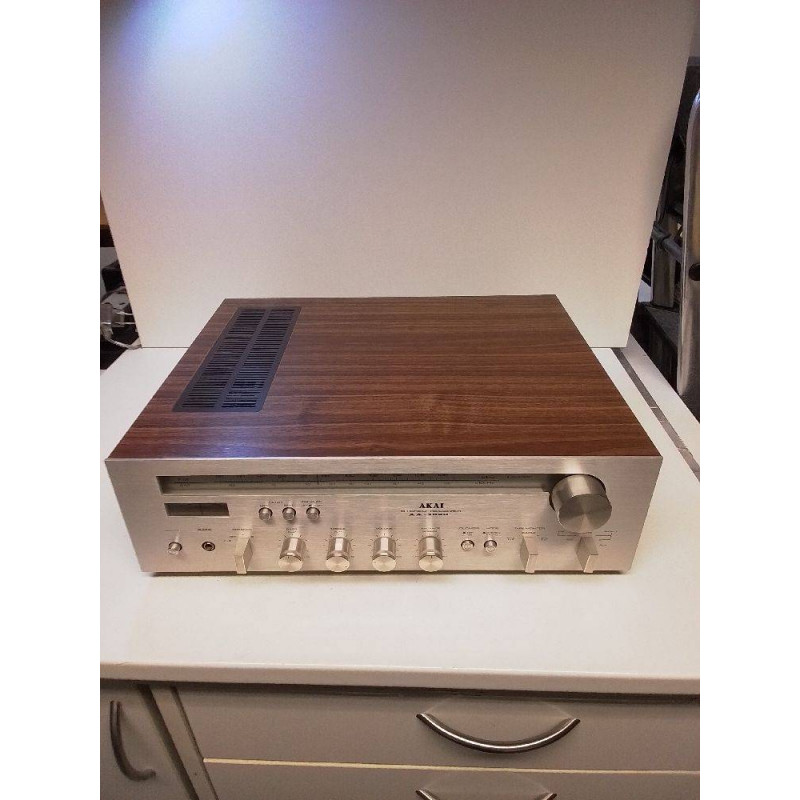 AMPLIFICATEUR AKAI AA 1020