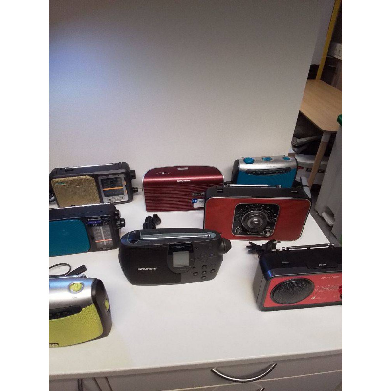 RADIO DIVERS MODÈLE L\'UNITÉ 